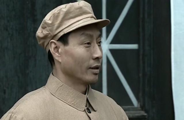 亮剑:难怪王副军长不敢和李云龙抢老婆,你看看罗主任说了啥?