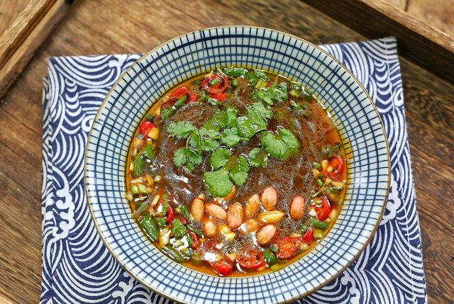 教你自制懒人版酸辣粉,3分钟搞定,鲜香酸辣,让你嗦一口就上瘾休闲区蓝鸢梦想 - Www.slyday.coM 教你自制懒人版酸辣粉,3分钟搞定,鲜香酸辣,让你嗦一口就上瘾休闲区蓝鸢梦想 - Www.slyday.coM