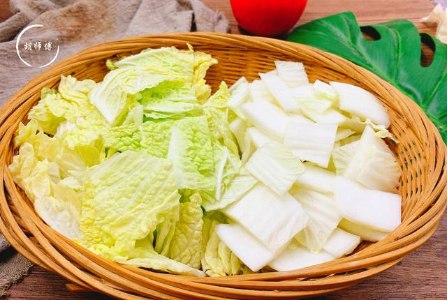 炒大白菜时 直接下锅炒是大忌 大厨说 牢记3点 白菜又脆又嫩 炒大白菜时 直接下锅炒是大忌 大厨说 牢记3点 白菜又脆又嫩