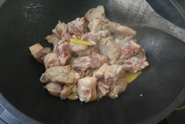 好吃的羊肉要这样做，摒弃繁杂的配料一锅焖，网友：真香休闲区蓝鸢梦想 - Www.slyday.coM