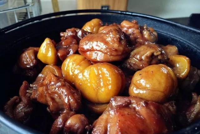 炖鸡肉时,先焯水、直接炖都不对!教你正确做法,鸡肉香嫩特解馋休闲区蓝鸢梦想 - Www.slyday.coM 炖鸡肉时,先焯水、直接炖都不对!教你正确做法,鸡肉香嫩特解馋休闲区蓝鸢梦想 - Www.slyday.coM