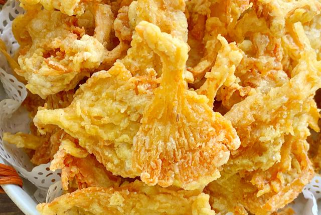 家常炸蘑菇别直接裹浆多做这一步蘑菇香酥美味比肉还香