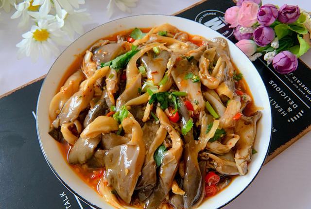 平菇还能这样做不炸不炒不炖香辣鲜嫩开胃天天吃都不腻