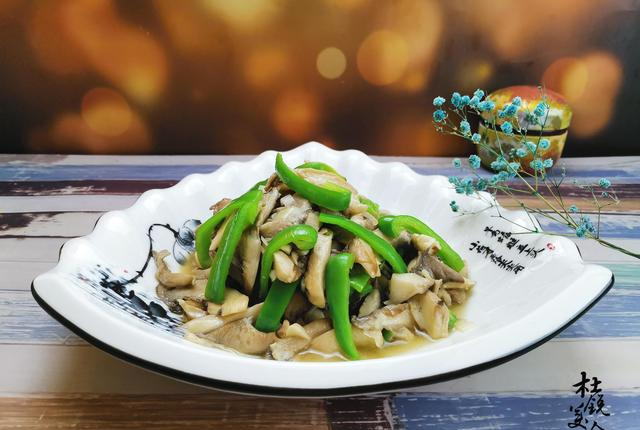 炒蘑菇,有一必加一不加一不做,常有人做错,难怪蘑菇不鲜香__财经头条
