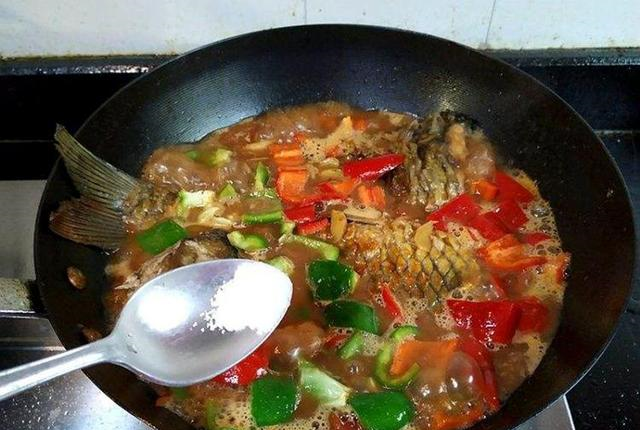 爱吃鱼的要注意了，这样做，鱼肉鲜香滑嫩，上桌不够吃休闲区蓝鸢梦想 - Www.slyday.coM