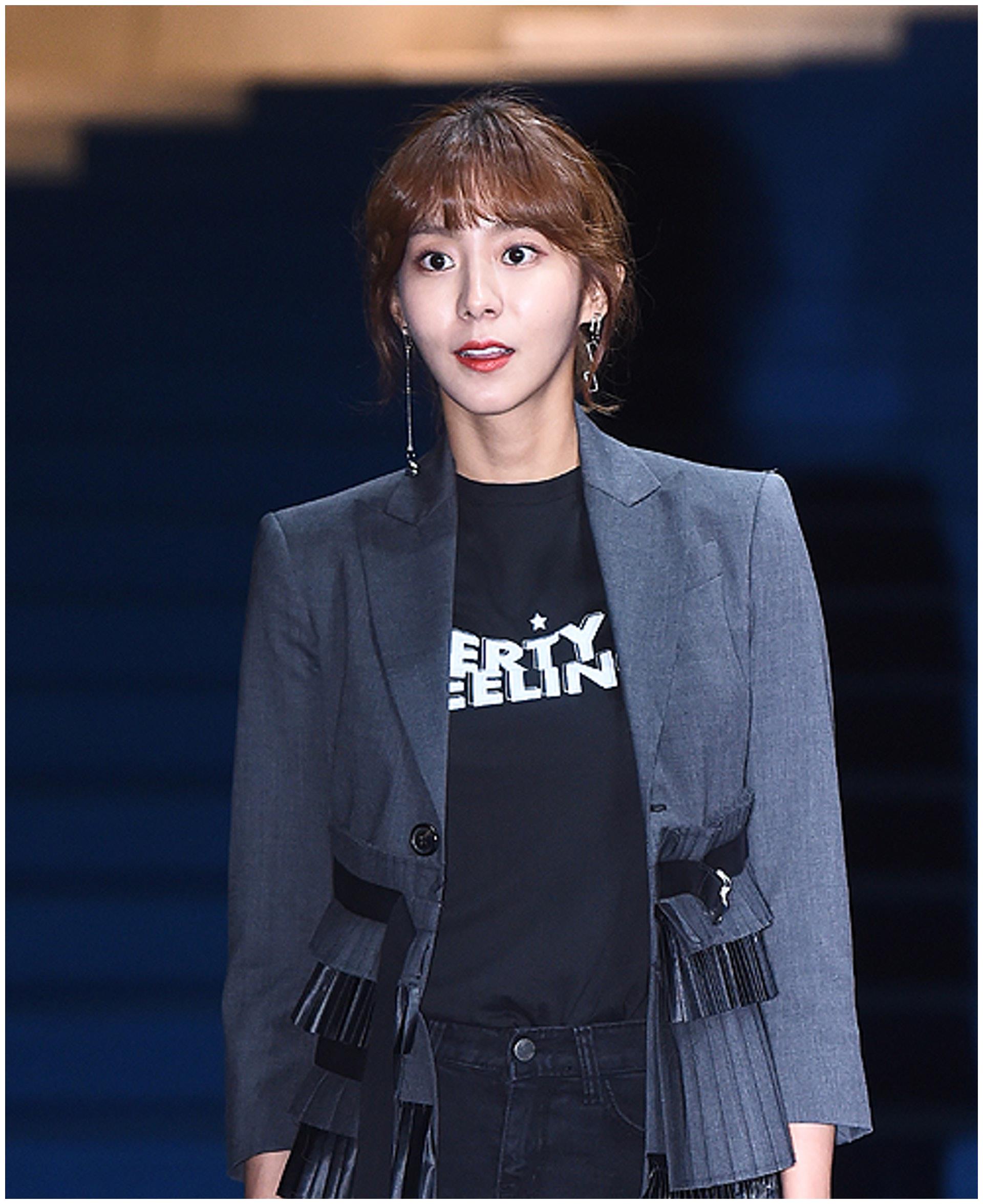 韩国女团成员因微胖被网友攻击,后来拼命减肥变成女神|金宥真|女团