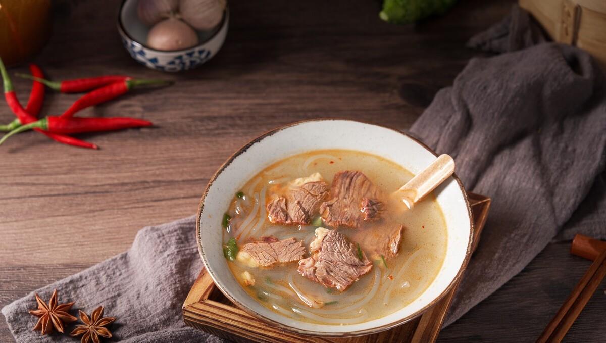 洛阳驴肉汤洛阳人常说:宁舍孩子娘不舍驴板肠,洛阳的驴肉汤,香!