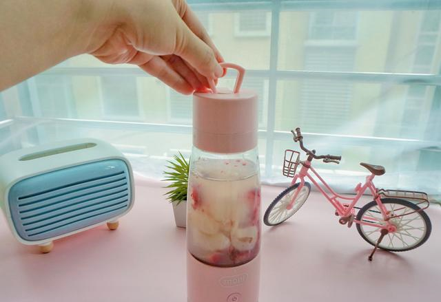 杨梅和荔枝我这样做,酸甜可口,比最近火爆的网红杨荔汤还要好喝休闲区蓝鸢梦想 - Www.slyday.coM 杨梅和荔枝我这样做,酸甜可口,比最近火爆的网红杨荔汤还要好喝休闲区蓝鸢梦想 - Www.slyday.coM