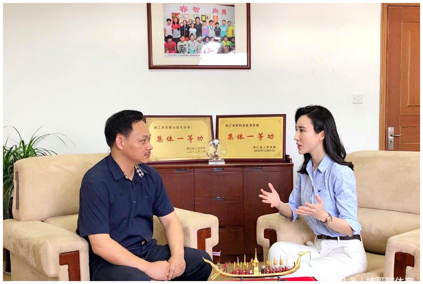 46岁奥运冠军占旭刚现状:妻子是空姐:他是知名教授,大学校长