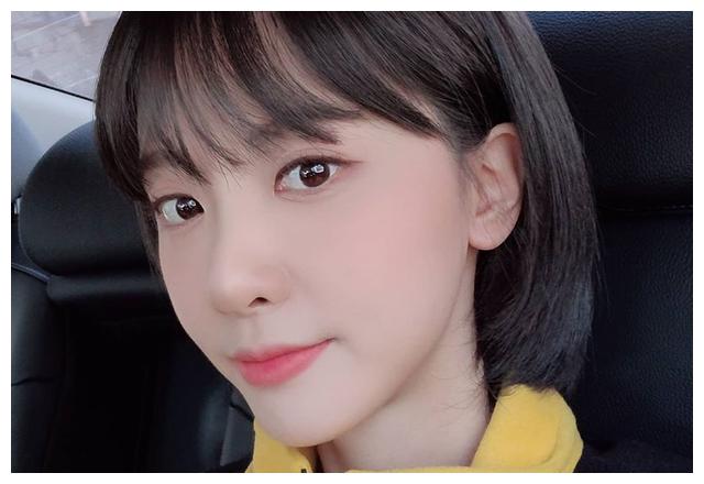 lck官方主持人金玟我更新ins:时隔十年的短发