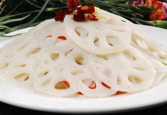 凉拌莲藕这种方法太好吃了,藕片脆嫩爽口,饭店都是这样子做的|藕片