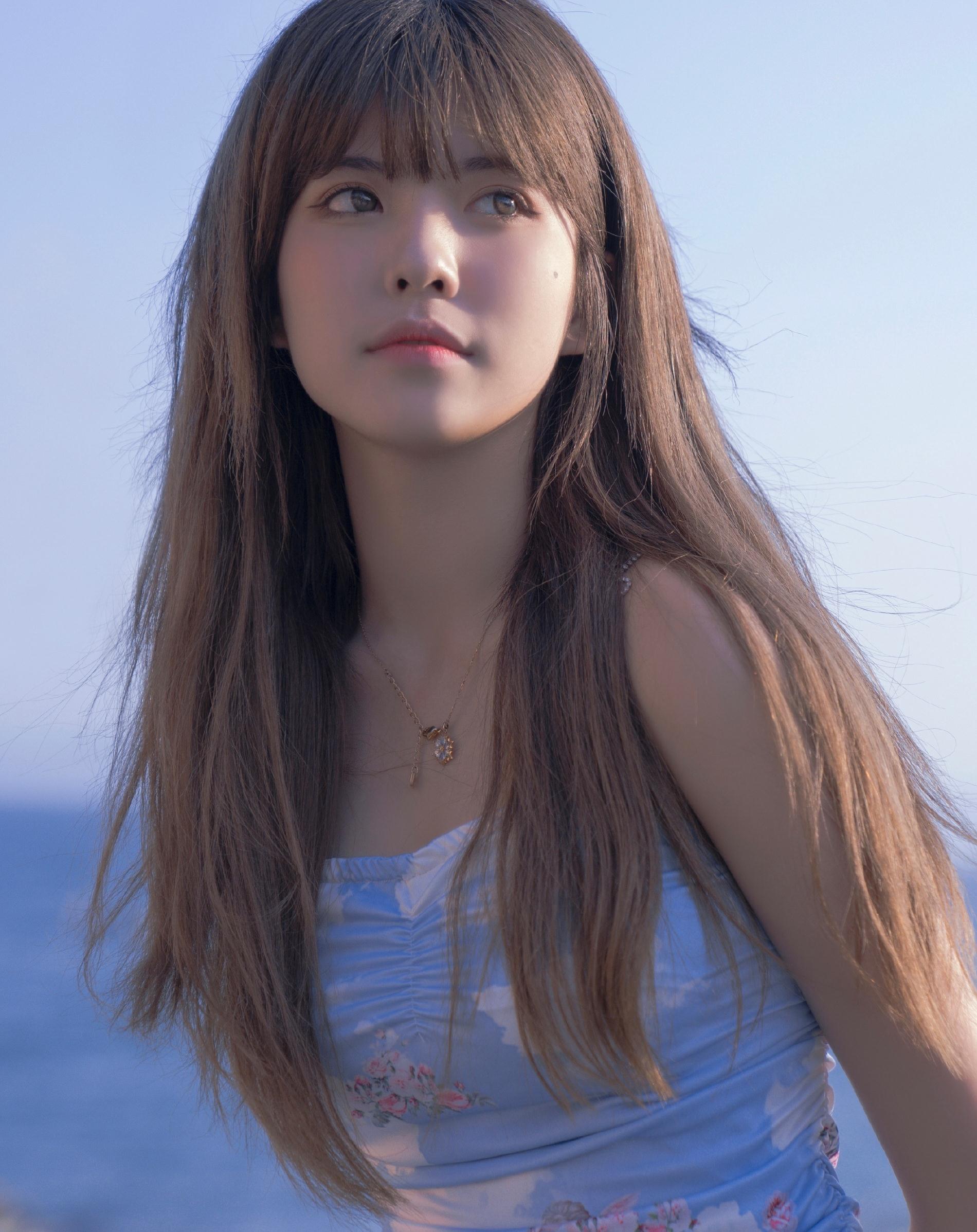 美女图鉴:气质优雅可爱的长发小姐姐