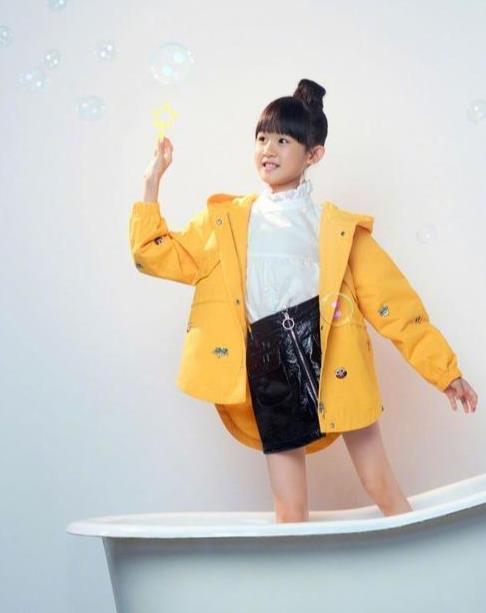 有种"长大"叫陆毅女儿,如今瓜子脸大长腿,美到不敢认|陆雨萱|陆毅