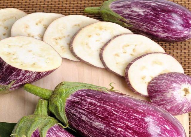 茄子还有白色的 网友问能吃吗 多亏菜农提醒 早懂早受益 南方 茄子 菜农 新浪新闻