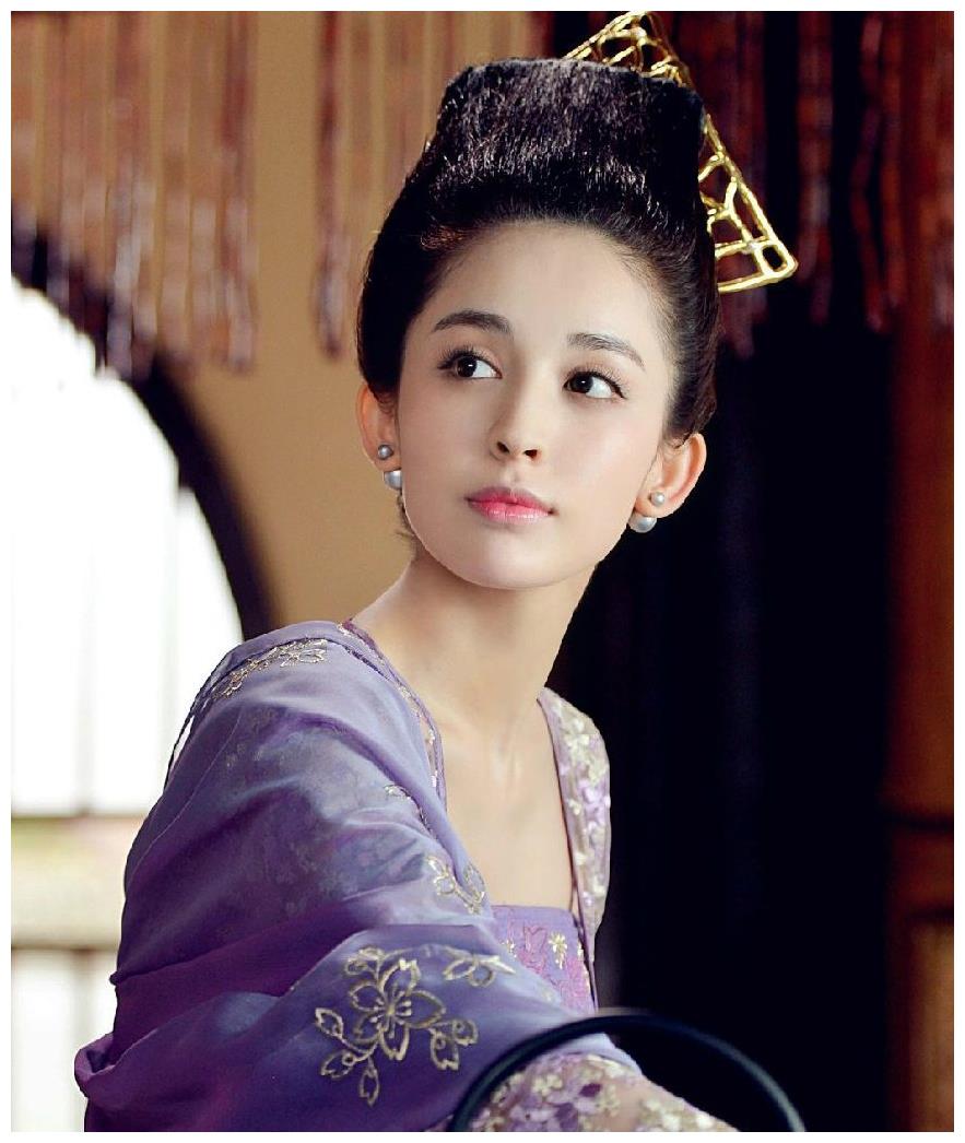 古力娜扎在《青丘狐传说》里扮演的恒娘又撩又可爱,反差萌十足