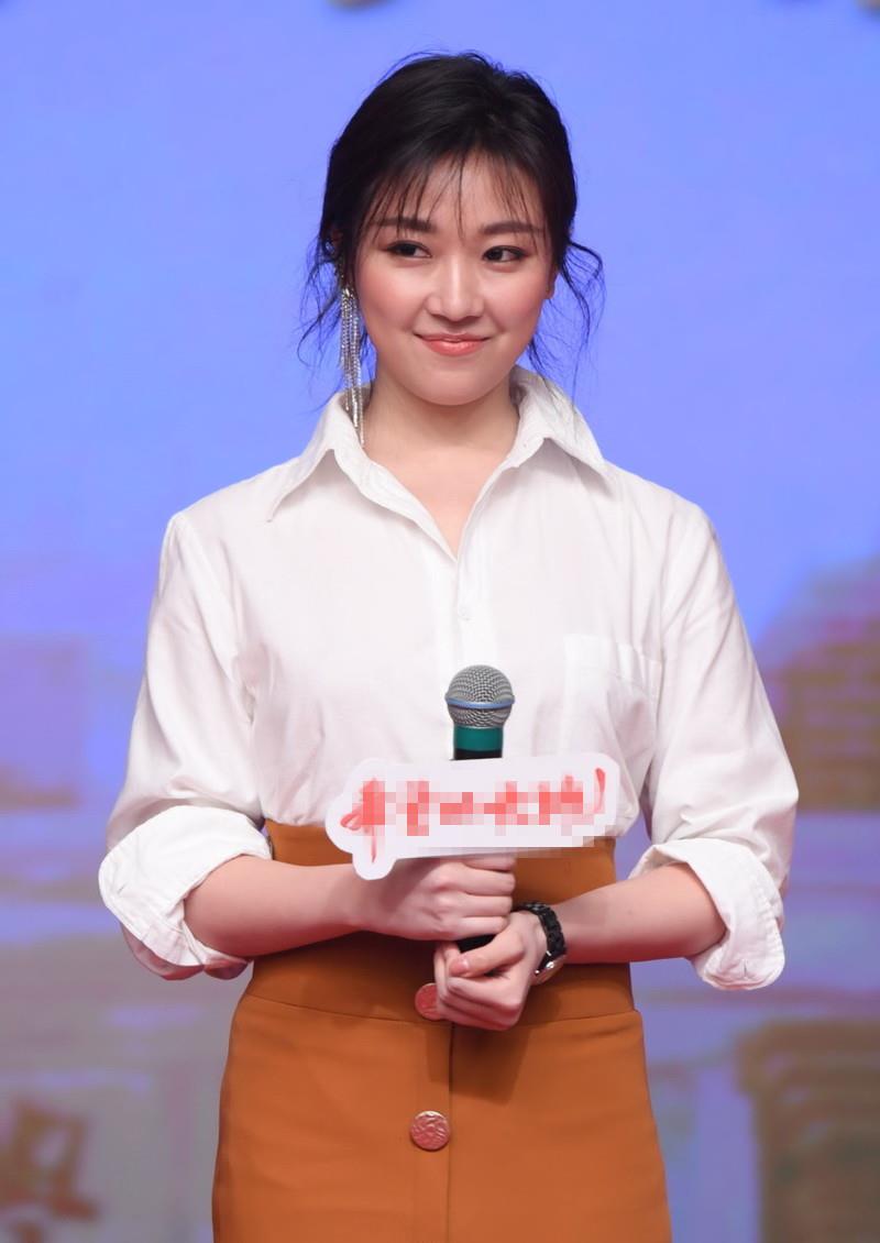 菅纫姿(jianrenzi),人称拼音女星,因为她的名字确实很难辨认,念起她的