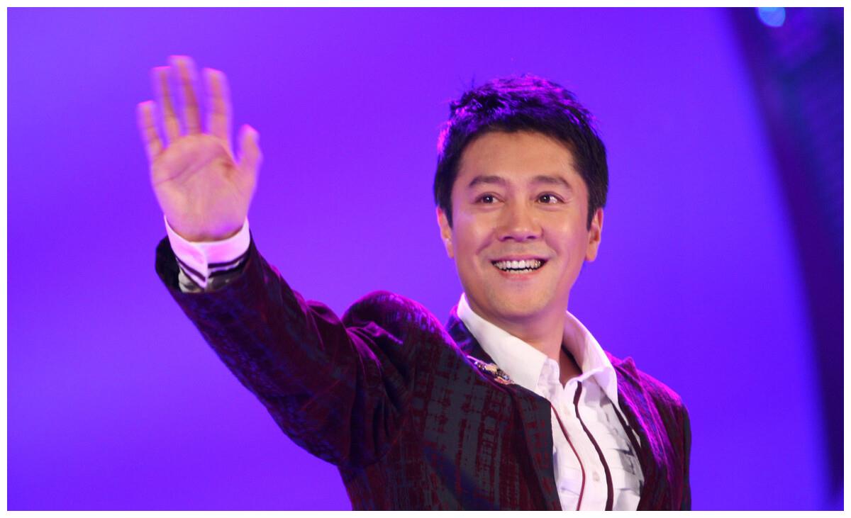 54岁蔡国庆近照,曾拒绝那英追求,被妻子苦追10年