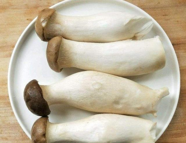 买杏鲍菇挑长的还是短的菜农说漏嘴好在没选错