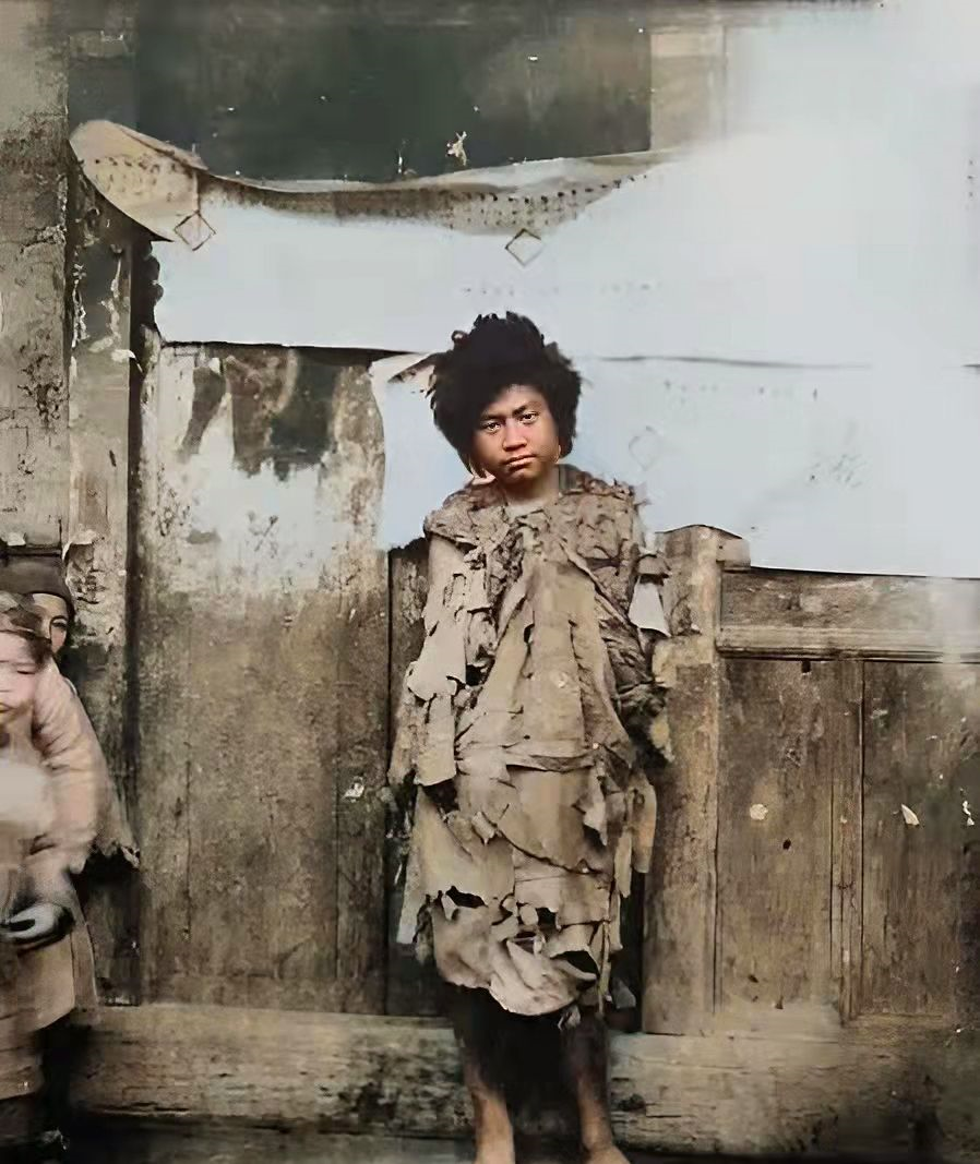 清朝时期乞丐的老照片,原来真实的乞丐和影视剧中的根本就不一样