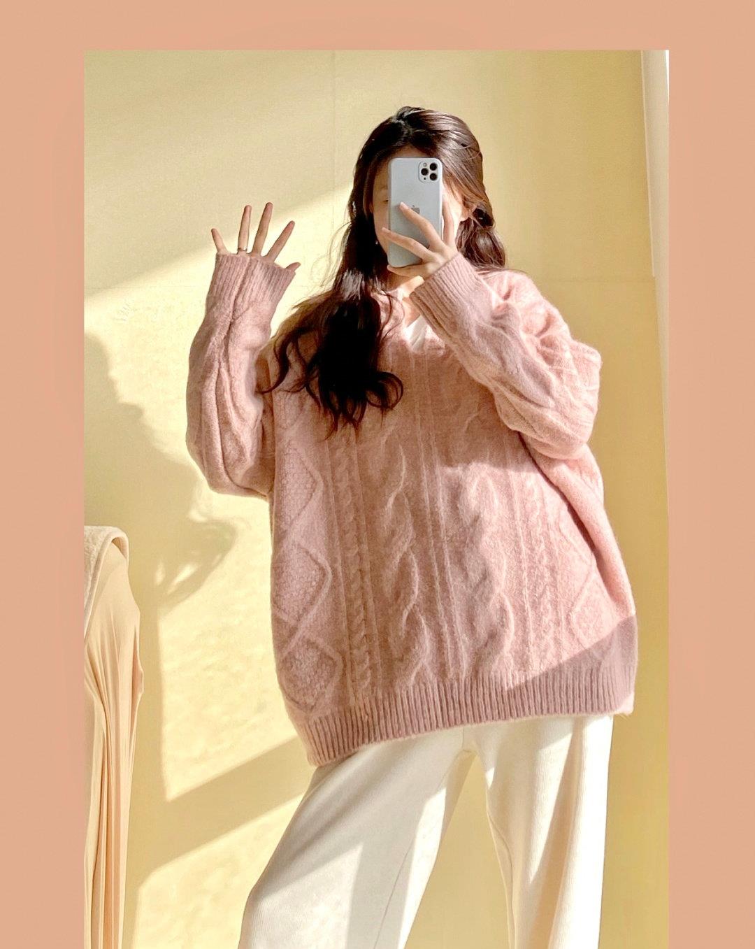 粉色毛衣搭配直筒裤穿出精致优雅气质