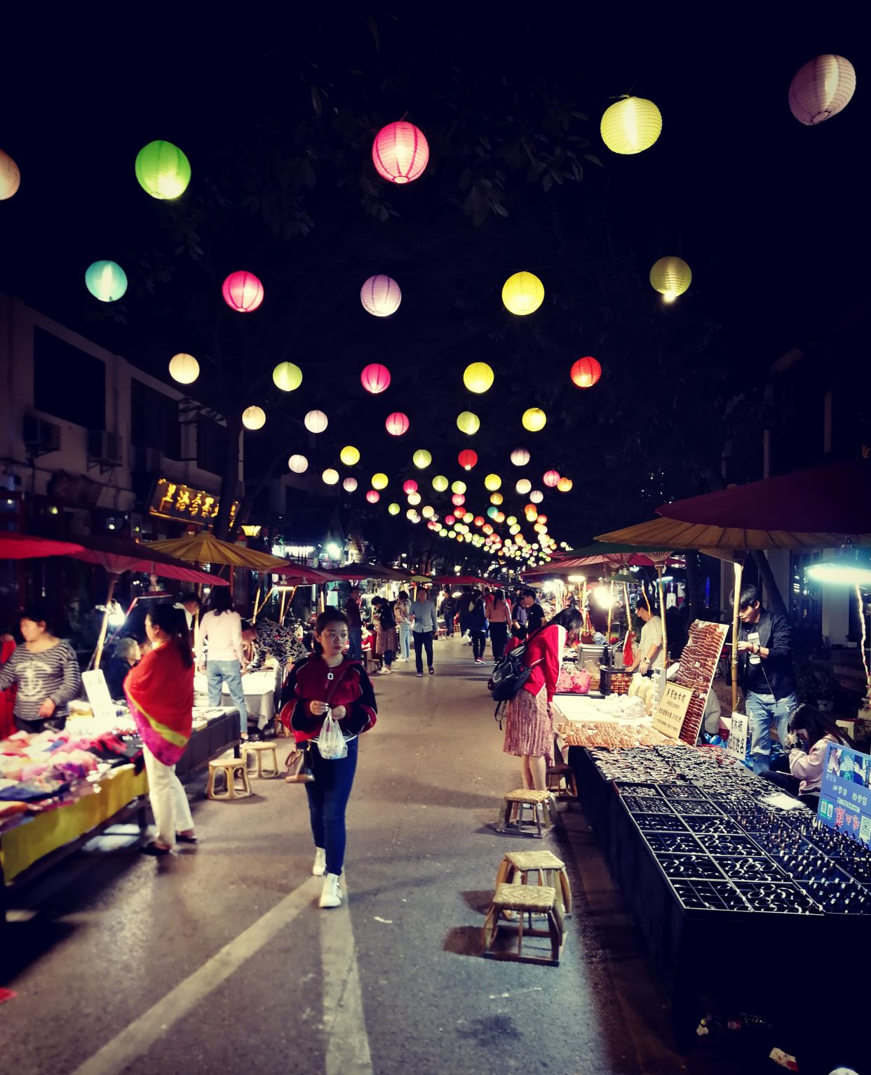 jelly带你看:漫步西双版纳景洪的星光夜市