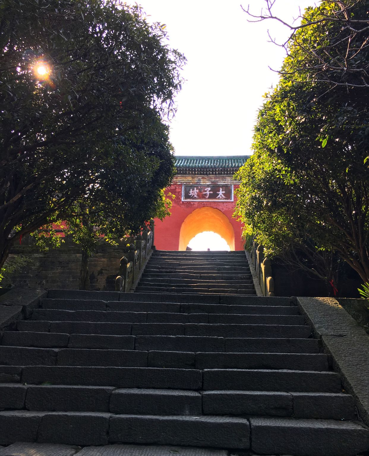 建于60度陡坡之上的武当山太子坡,传说中真武大帝读书的地方