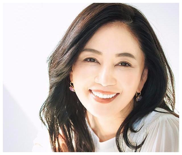 日本熟女阿姨坂村薰52岁完胜39岁容颜外形神似金喜爱