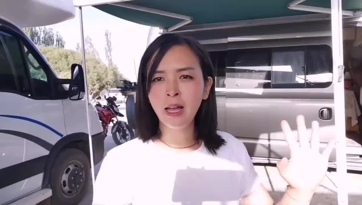 女骑士参观月隆大神的房车,各种设备各种工具,不愧是最精致房车