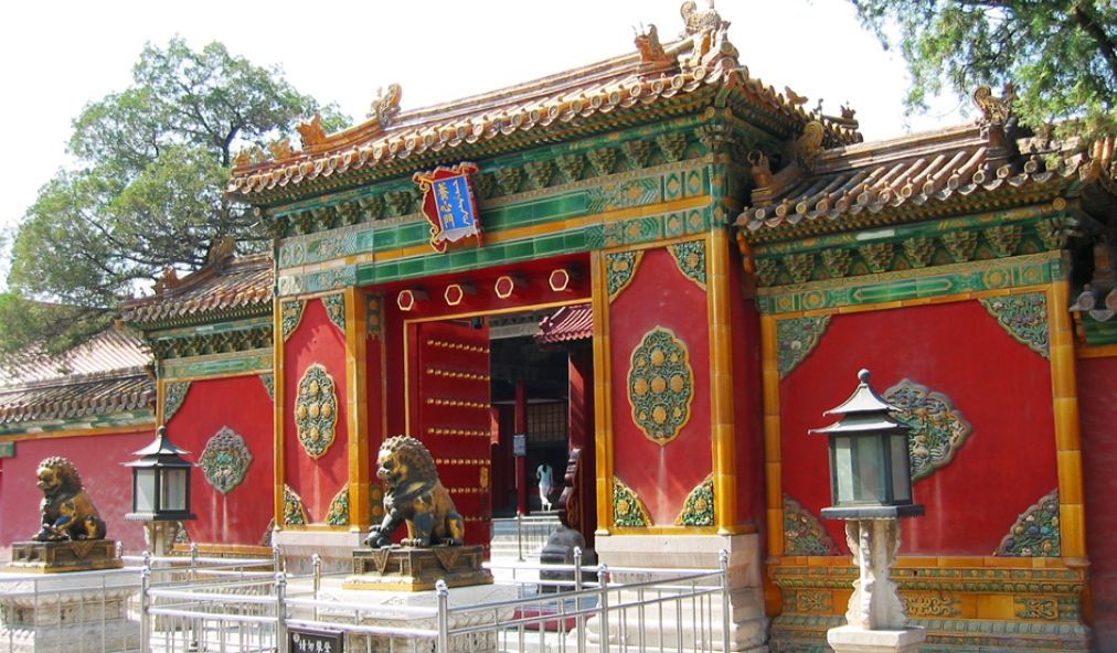 故宫养心殿铜镀金镶嵌料石累丝长方盆玉石石榴盆景欣赏_高清图集_新浪