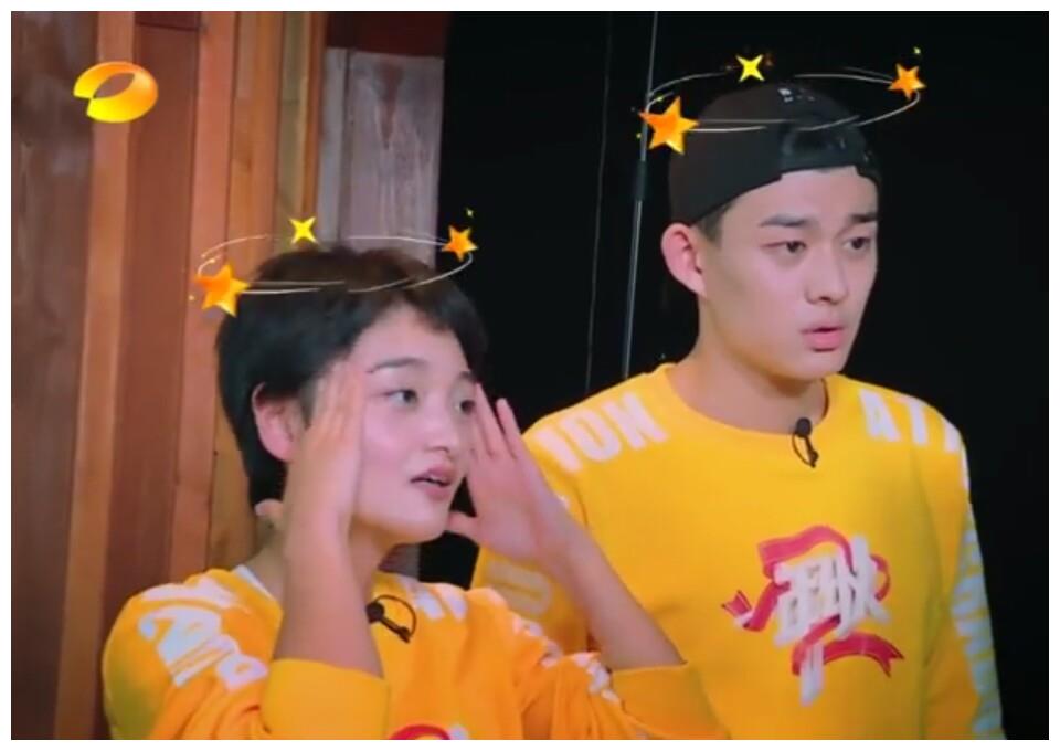 虞书欣成功引起张翰注意,小作精虞书欣的"好口才"不是盖的!