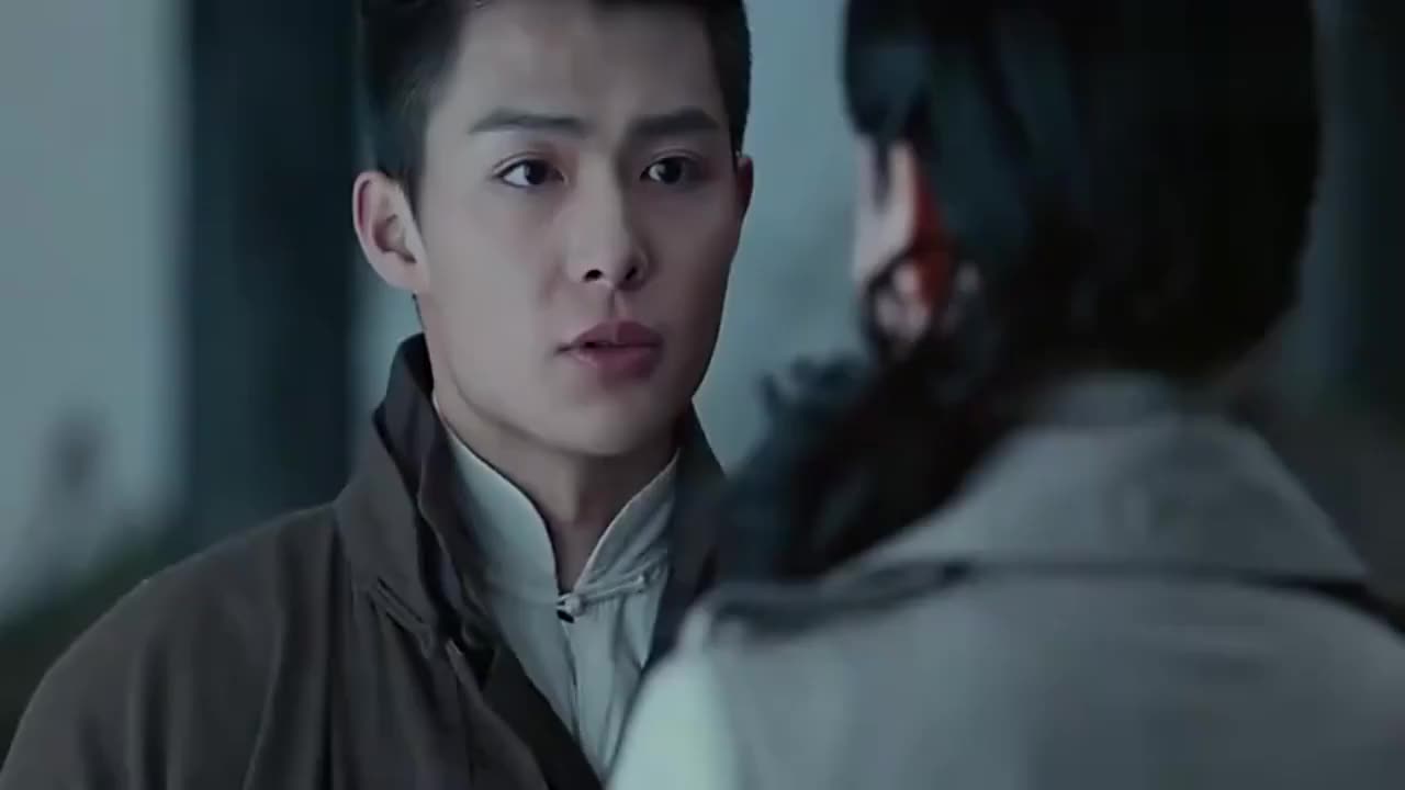 老九门大土司见二爷受病痛的折磨便拿出白乔圣药给他服用