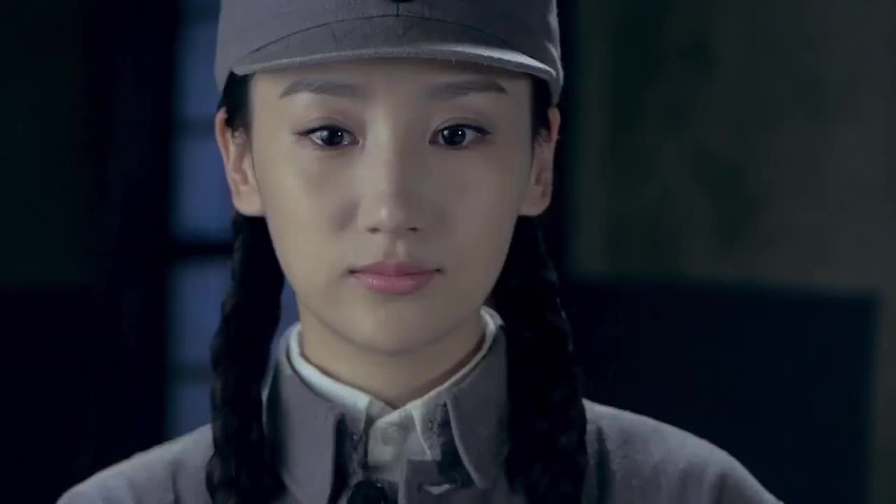 雪豹坚强岁月拿起定情信物陈怡回想从前事想起卫国的一切