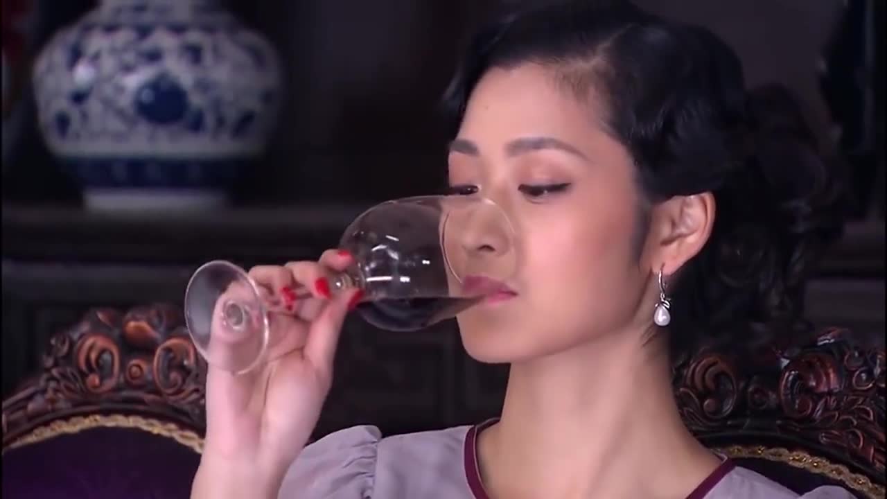 生死翻盘沈绍元来看梦瑶好意提醒她说关天雄抓黑旋风的事情