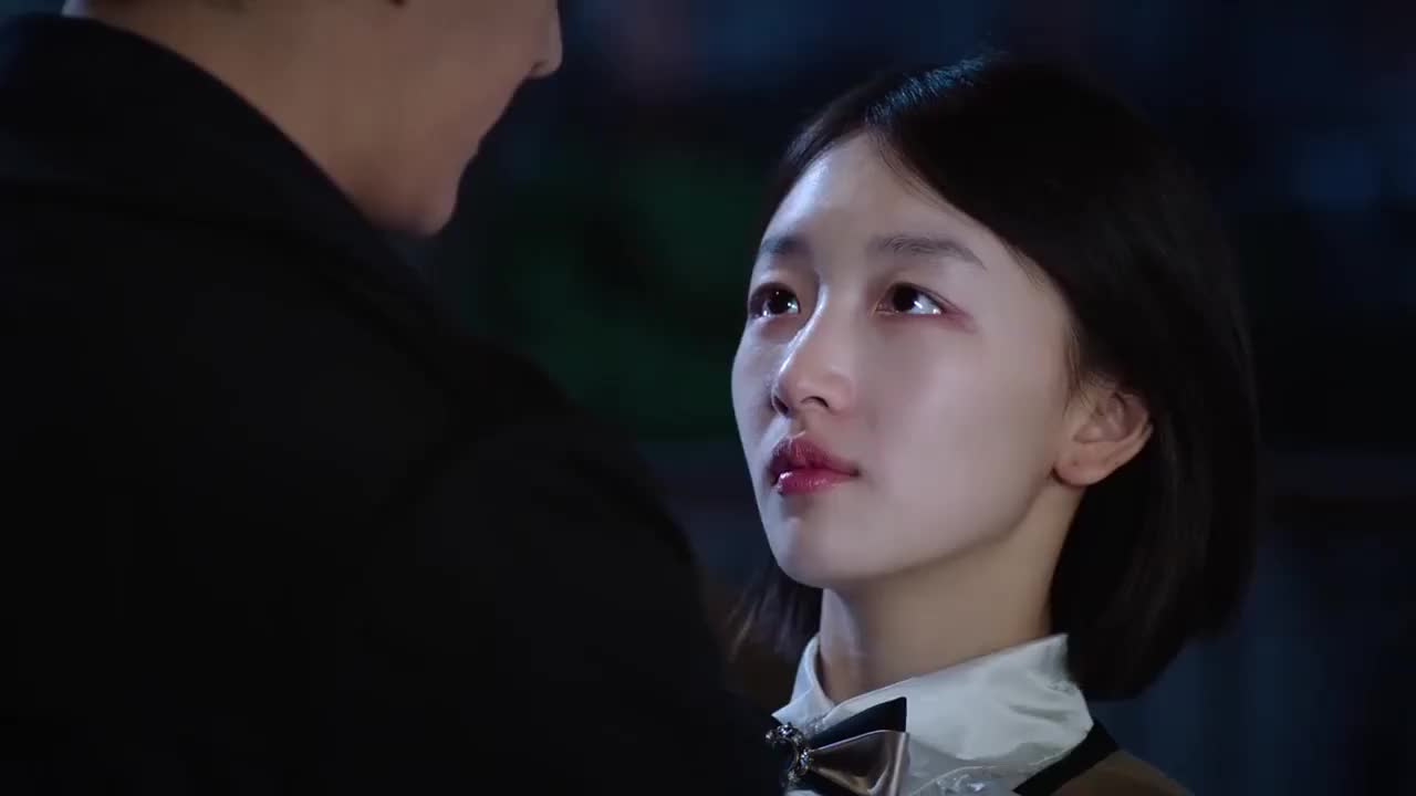 魔都风云:叶飞向萧瑶许下承诺,两人皆注视着彼此