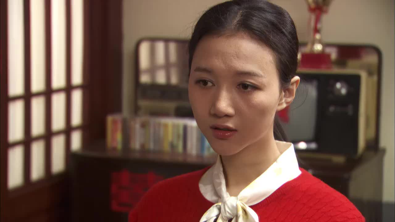 爱你一生小燕来到照相馆取照片看到了向阳和张闹的结婚照