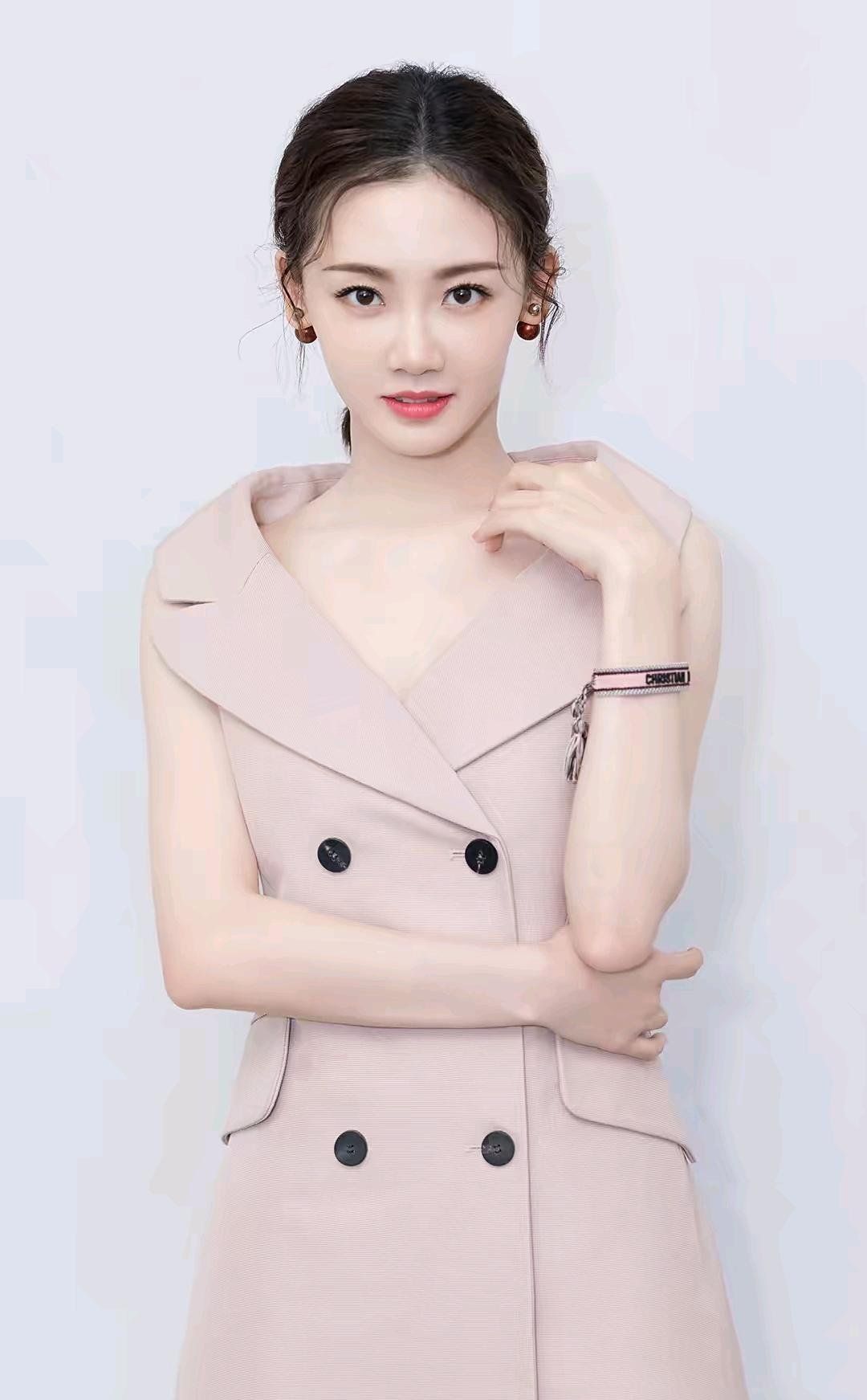 温柔可人的女明星苗苗图集_高清图集_新浪网