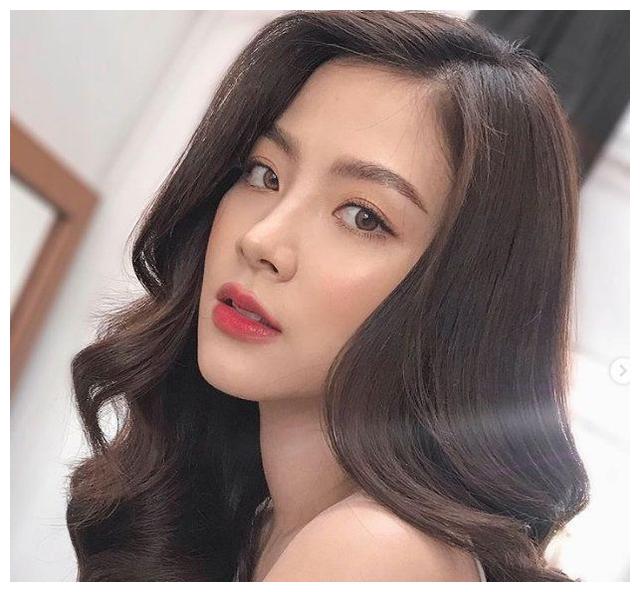 从丑小鸭变白天鹅,"国民初恋女神"——平采娜乐维瑟派布恩