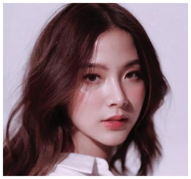 从丑小鸭变白天鹅,"国民初恋女神"——平采娜乐维瑟派布恩