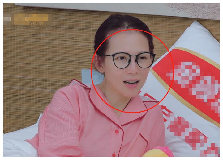 《妻子4》嘉宾睡前被拍,看到卸妆后的吉娜,这素颜是真实的吗?