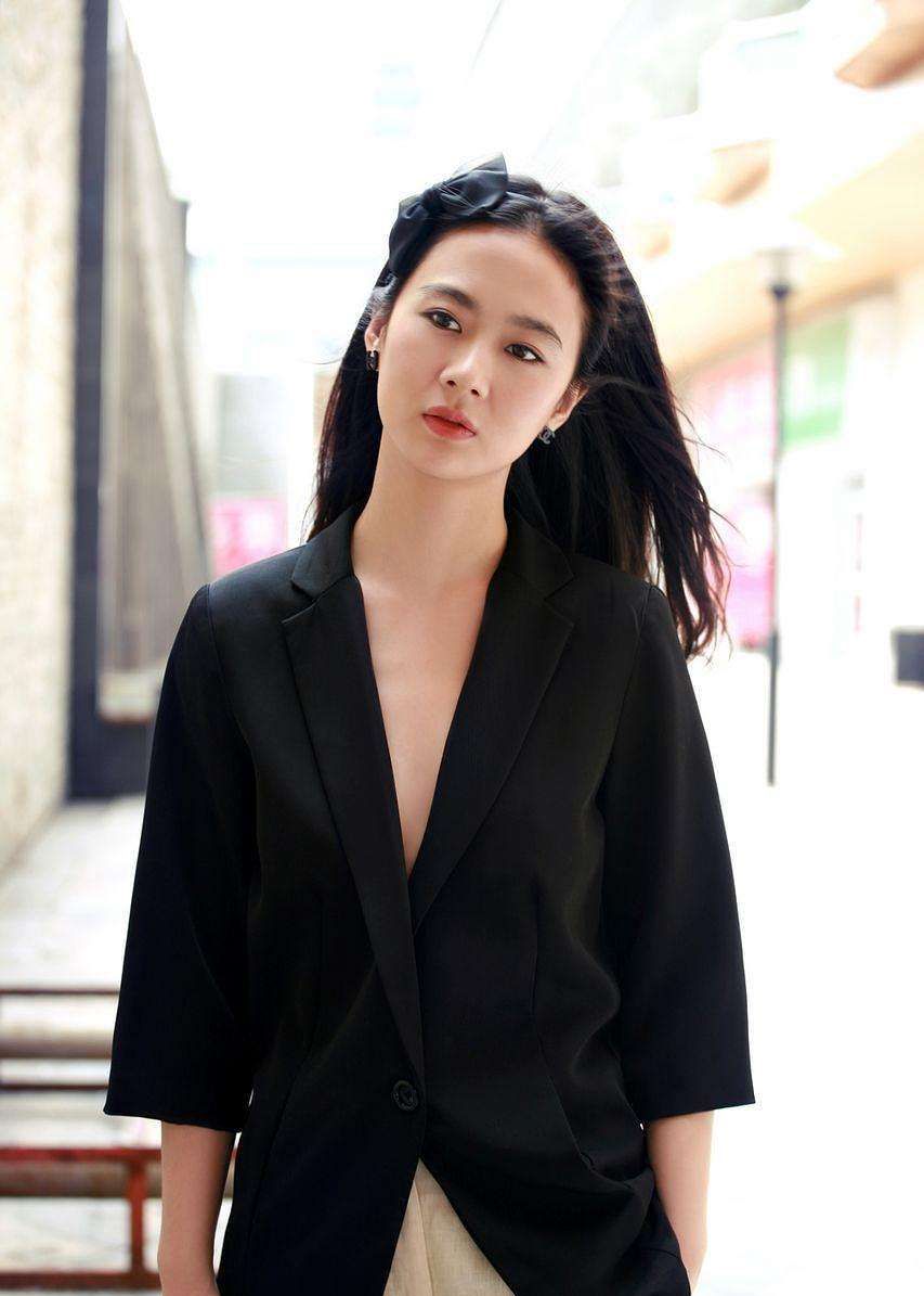 孙梅竞,娱乐圈影视女演员,眉宇间颇似老戏骨演员"林青霞"_高清图集