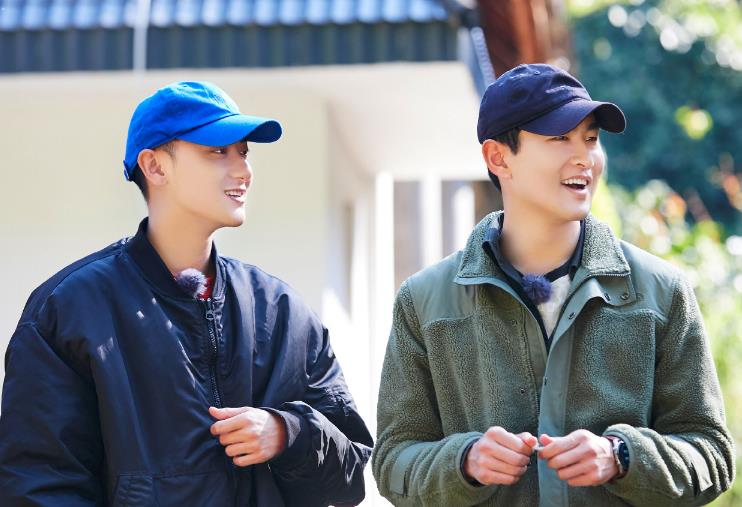 王彦霖官宣恋情,黄子韬更博祝福兄弟,却忍不住吐槽