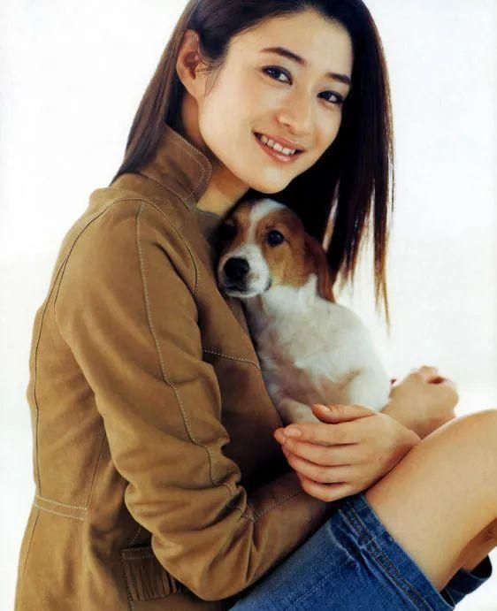 山口智子,作为东丽泳装模特出道的山口智子肯定是美貌惊人的,当年她