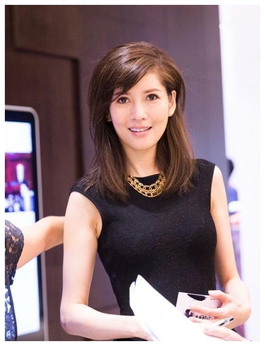 2004年底,沈星成为继陈晓楠,之后第二位跳槽到凤凰卫视的女主持人.