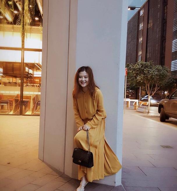 沈腾老婆王琦五官好精致虽抱着娃亮相也不忘一家三口打扮一致