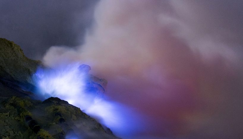 印度尼西亚伊真火山:流淌着"蓝色血液"的火山!