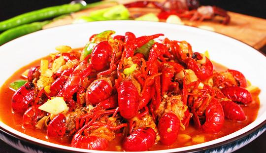 做麻辣小龙虾时只要放了这2种香辛料保证使小龙虾更香更入味