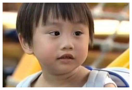 他2岁出道挣钱赚千万,被爸爸当成摇钱树,皮肤溃烂爸爸不给医治|童星