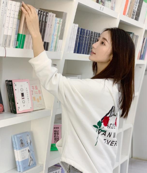 肖燕穿搭风俘获多少关注穿对衣服看起来年轻十岁你爱了吗