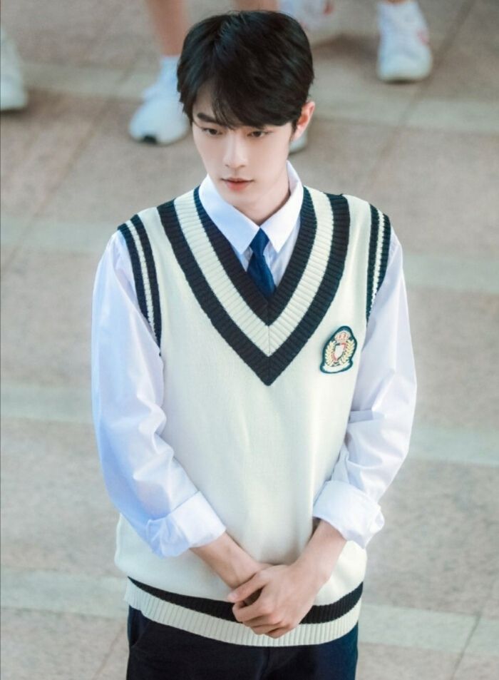 肖战:暗恋校园学长的既视感,太养眼了