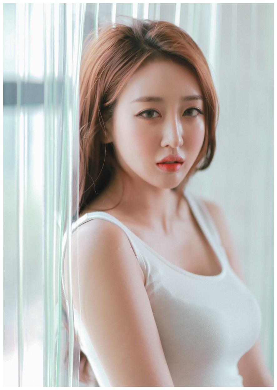 迷离的眼神道不尽对青春岁月的追求